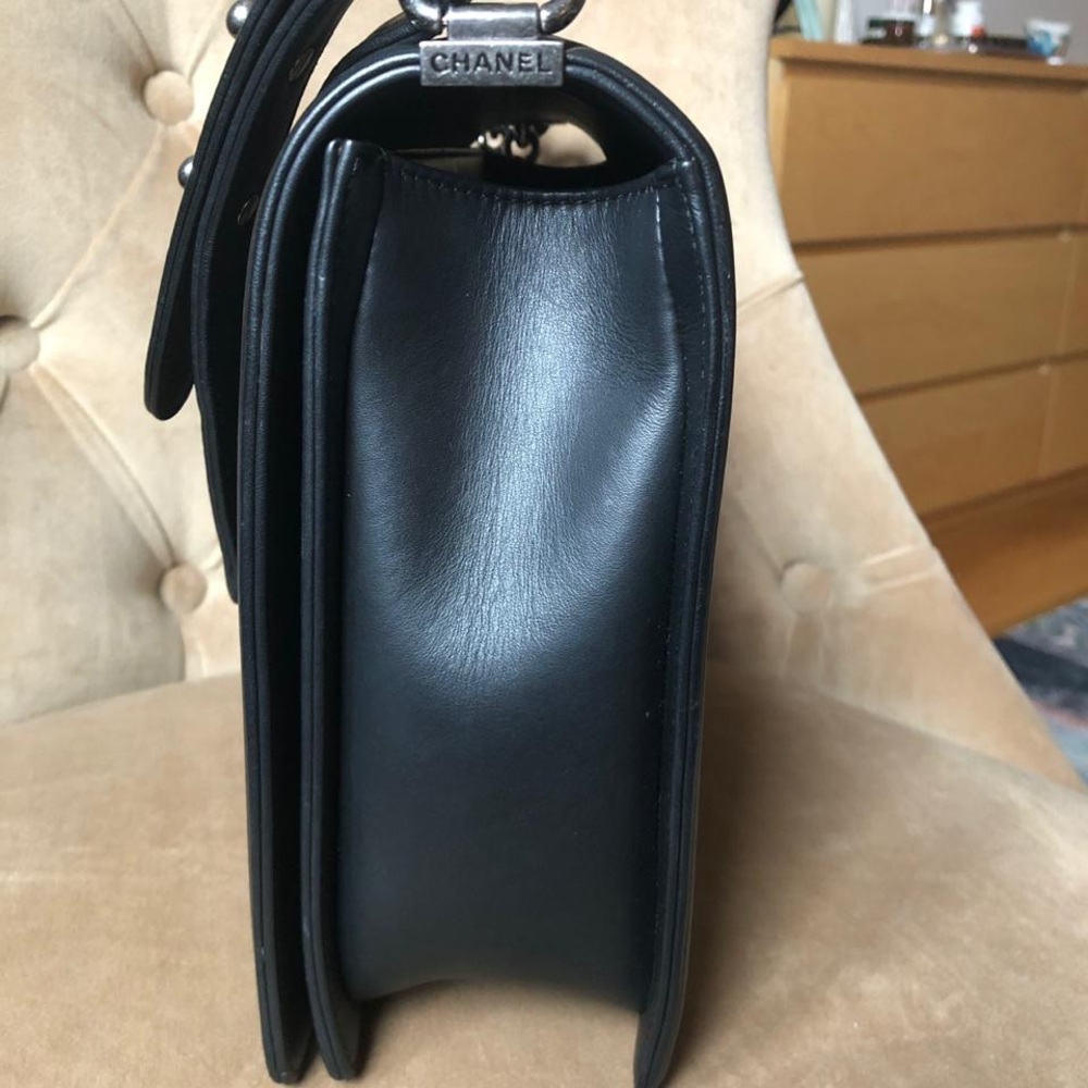 SOLD❌Chanel Classic Quilted Large Le Boy Bag - Picture 6 of 8
